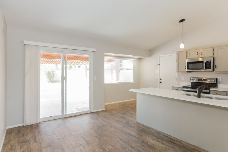 1,820/Mo, 8144 N 32nd Ave Phoenix, AZ 85051 Living Room View 2