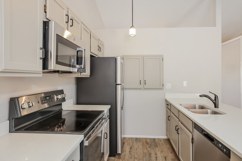 1,820/Mo, 8144 N 32nd Ave Phoenix, AZ 85051 Kitchen View