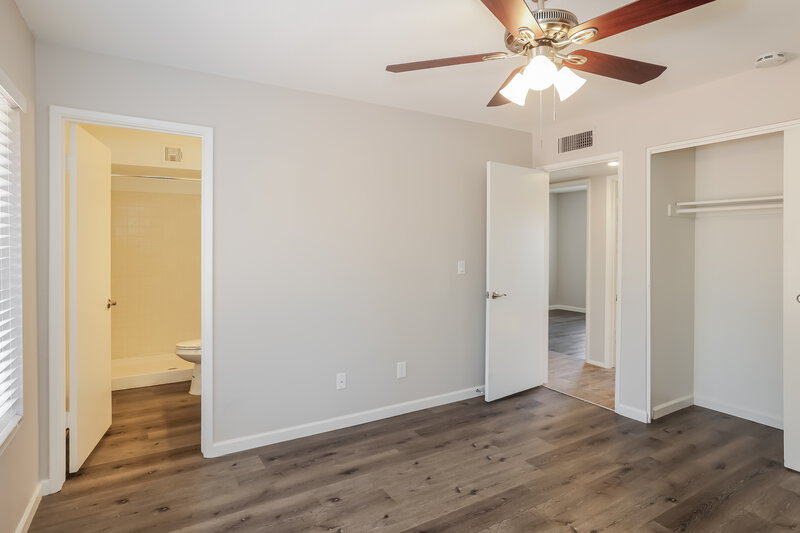 1,820/Mo, 8144 N 32nd Ave Phoenix, AZ 85051 Main Bedroom View 2