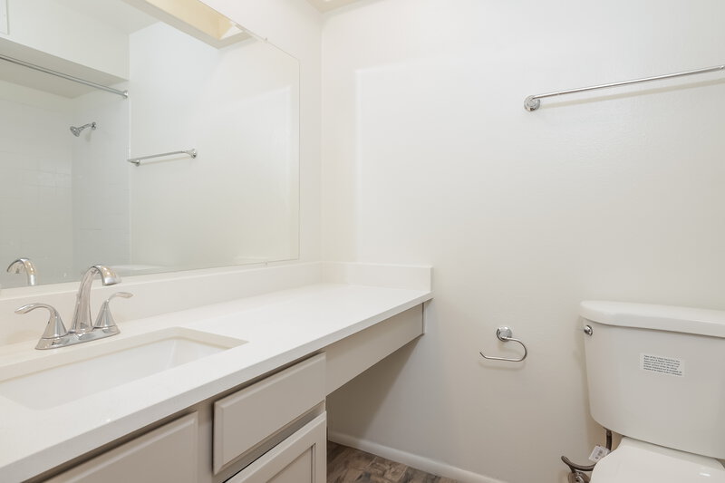 1,820/Mo, 8144 N 32nd Ave Phoenix, AZ 85051 Bathroom View