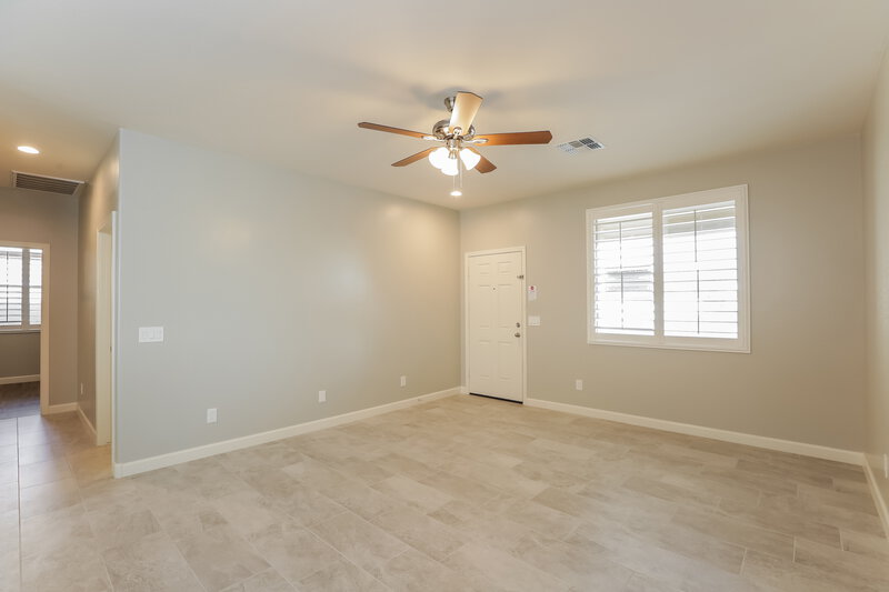2,145/Mo, 7325 W Magnolia St Phoenix, AZ 85043 Living Room View 2