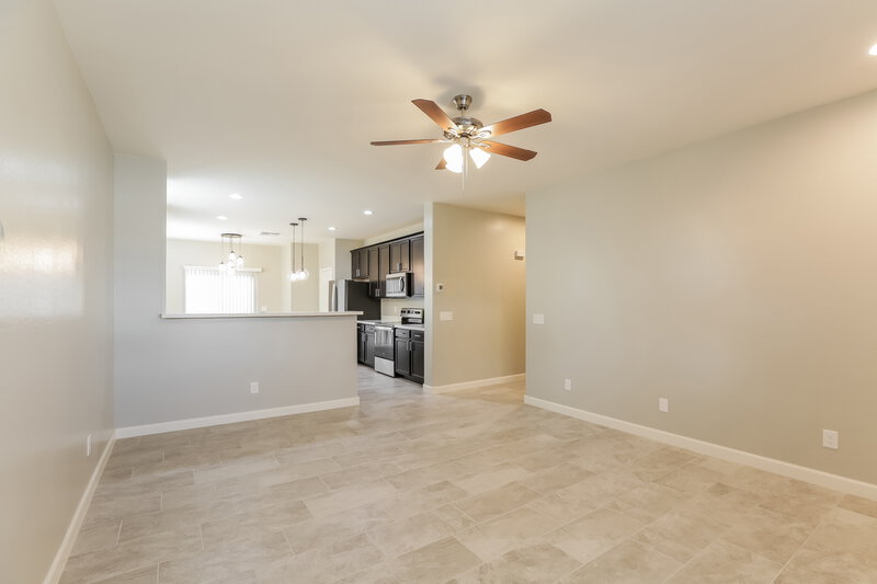 2,145/Mo, 7325 W Magnolia St Phoenix, AZ 85043 Living Room View 3