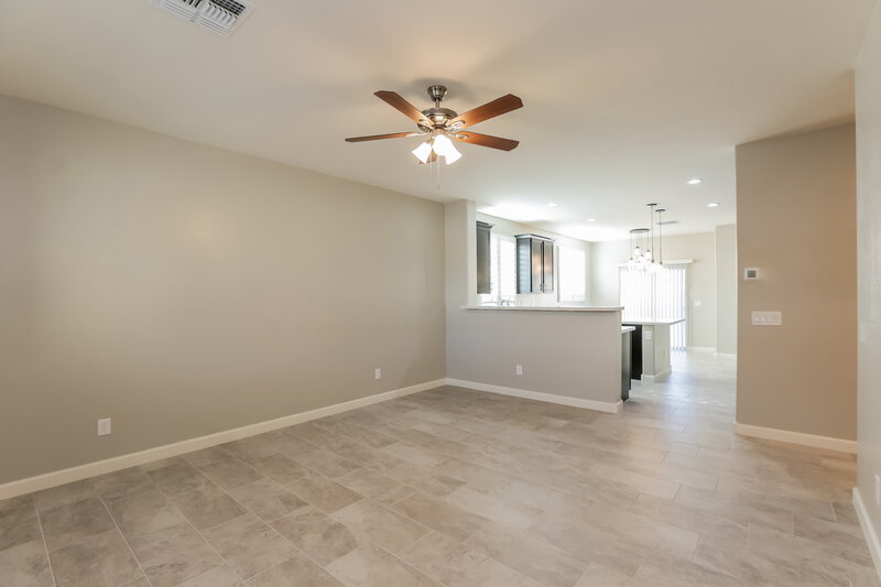 2,145/Mo, 7325 W Magnolia St Phoenix, AZ 85043 Living Room View 4