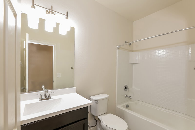 2,145/Mo, 7325 W Magnolia St Phoenix, AZ 85043 Bathroom View