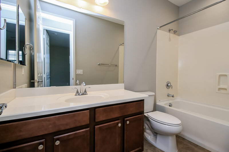 2,450/Mo, 1044 S Nancy Ln Gilbert, AZ 85296 Bathroom View