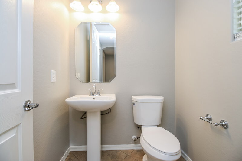 2,450/Mo, 1044 S Nancy Ln Gilbert, AZ 85296 Powder Room View