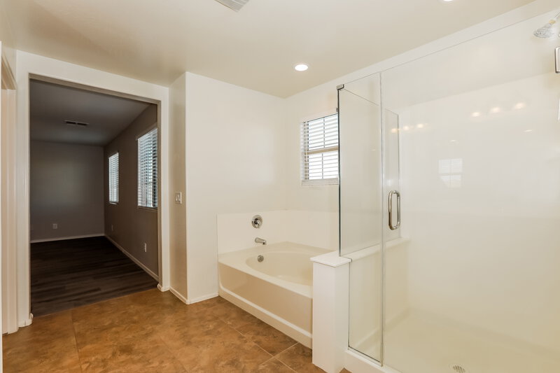 2,315/Mo, 21079 E Creekside Dr Queen Creek, AZ 85142 Main Bathroom View 2