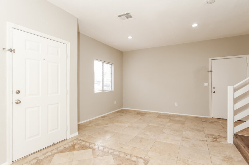 2,680/Mo, 4004 E Melinda Ln Phoenix, AZ 85050 Living Room View 2