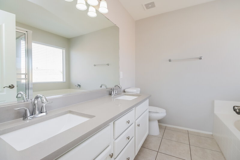 2,235/Mo, 11559 W Buchanan St Avondale, AZ 85323 Main Bathroom View