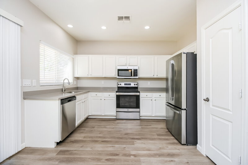 2,235/Mo, 11559 W Buchanan St Avondale, AZ 85323 Kitchen View