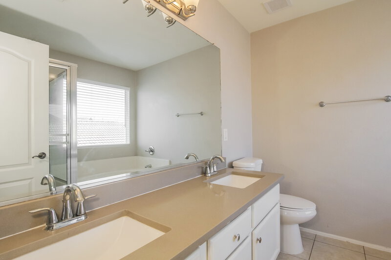 2,295/Mo, 11559 W Buchanan St Avondale, AZ 85323 Main Bathroom View