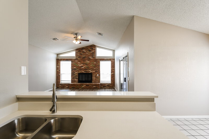 2,025/Mo, 20610 N 6th Dr Phoenix, AZ 85027 Kitchen View