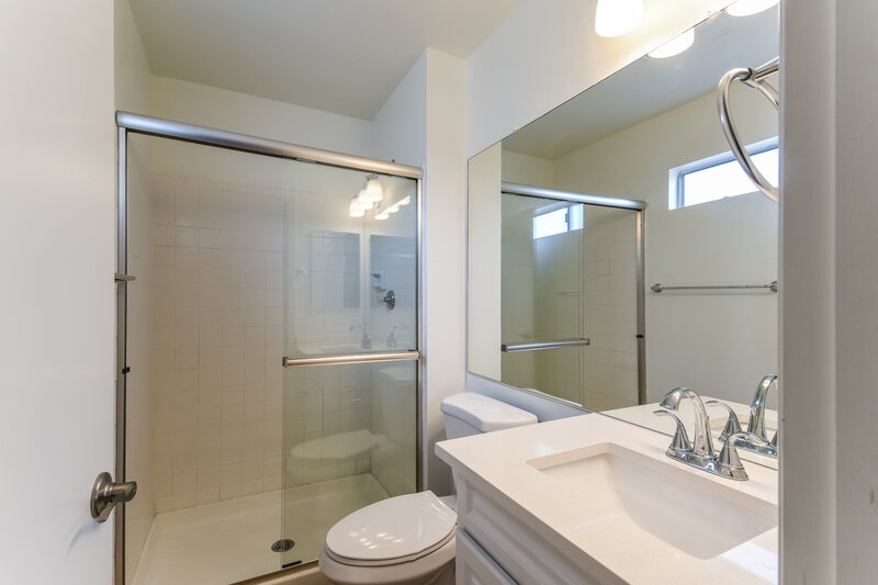 2,025/Mo, 20610 N 6th Dr Phoenix, AZ 85027 Main Bathroom View