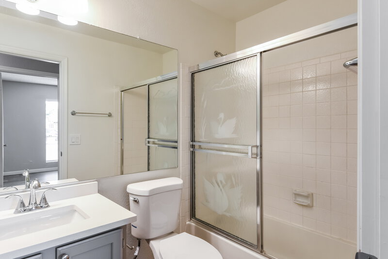 2,025/Mo, 20610 N 6th Dr Phoenix, AZ 85027 Bathroom View