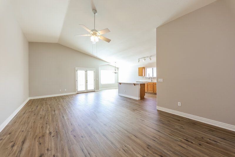 2,055/Mo, 18030 N 89th Dr Peoria, AZ 85382 Living Room View