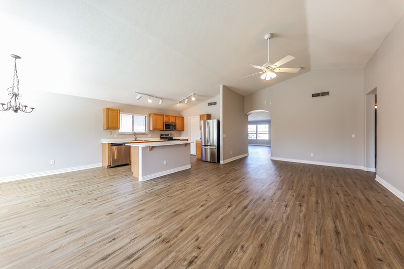 2,055/Mo, 18030 N 89th Dr Peoria, AZ 85382 Living Room View 2