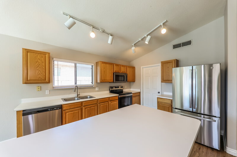 2,055/Mo, 18030 N 89th Dr Peoria, AZ 85382 Kitchen View
