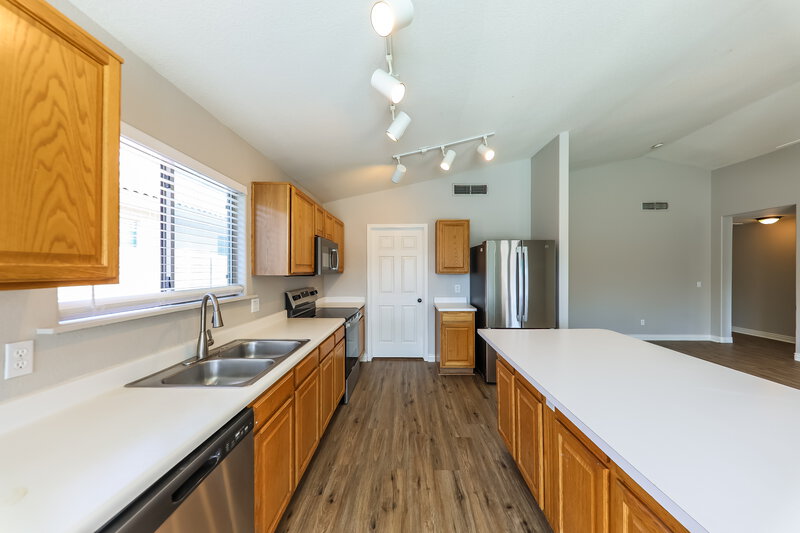 2,055/Mo, 18030 N 89th Dr Peoria, AZ 85382 Kitchen View 2