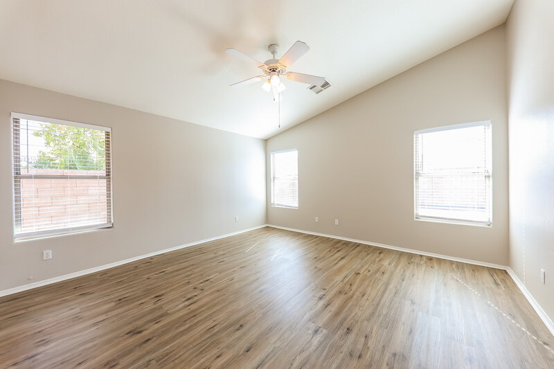 2,055/Mo, 18030 N 89th Dr Peoria, AZ 85382 Main Bedroom View