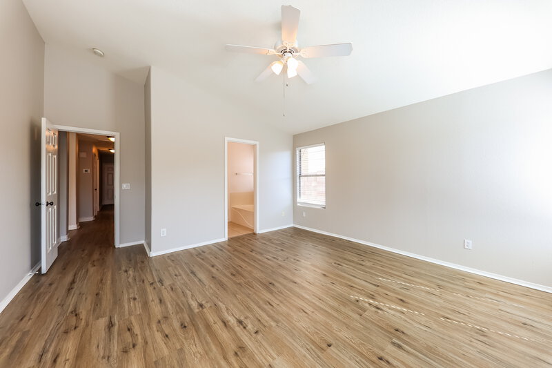 2,055/Mo, 18030 N 89th Dr Peoria, AZ 85382 Main Bedroom View 2