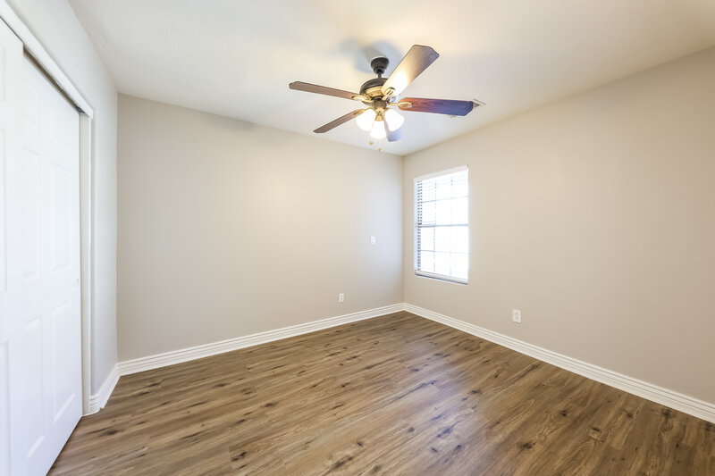 2,055/Mo, 18030 N 89th Dr Peoria, AZ 85382 Bedroom View 2