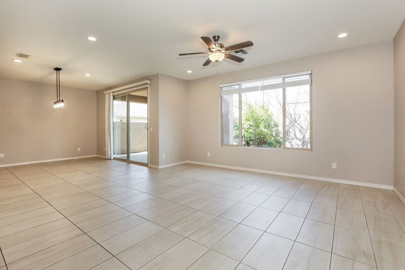 2,360/Mo, 9546 E Thornbush Ave Mesa, AZ 85212 Living Room View