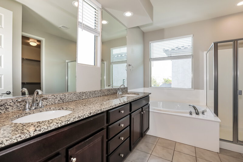 2,360/Mo, 9546 E Thornbush Ave Mesa, AZ 85212 Main Bathroom View