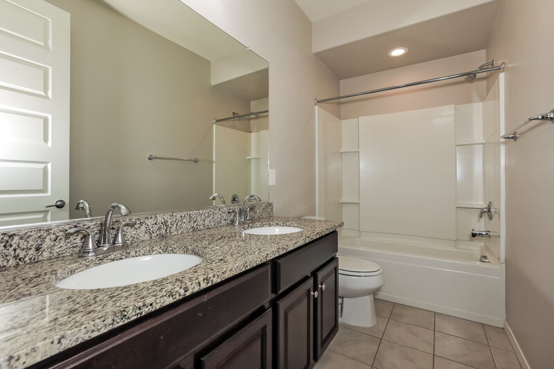 2,360/Mo, 9546 E Thornbush Ave Mesa, AZ 85212 Bathroom View