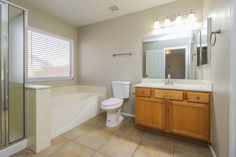 2,190/Mo, 9244 E Madero Ave Mesa, AZ 85209 Main Bathroom View
