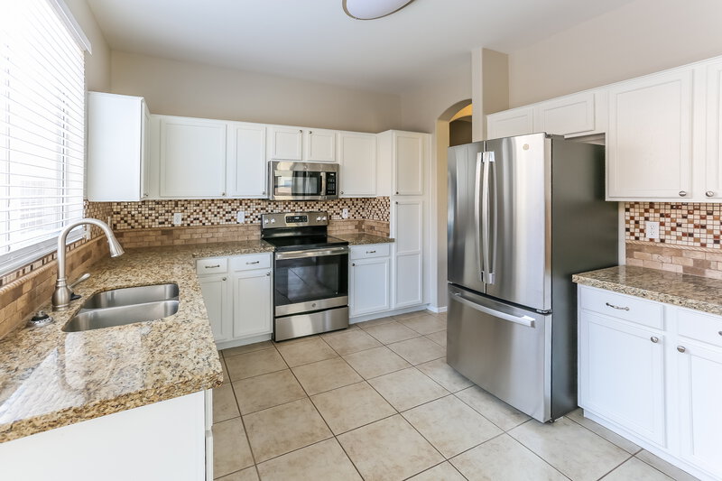 3,710/Mo, 3374 E Santa Fe Ln Gilbert, AZ 85297 Kitchen View 2