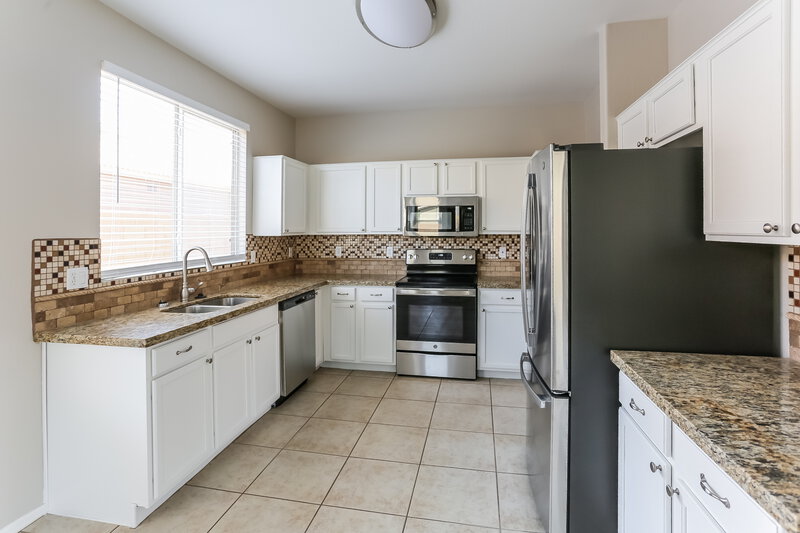 3,710/Mo, 3374 E Santa Fe Ln Gilbert, AZ 85297 Kitchen View 3