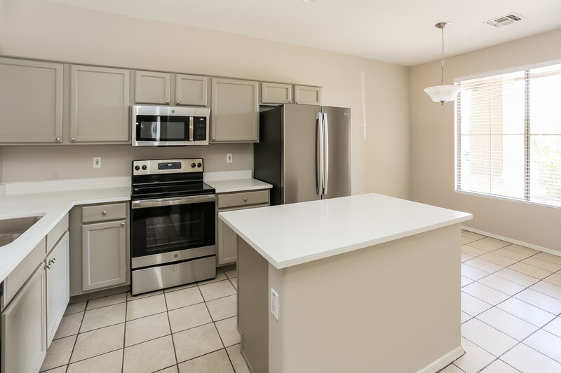 2,085/Mo, 10314 W Pioneer St Tolleson, AZ 85353 Kitchen View