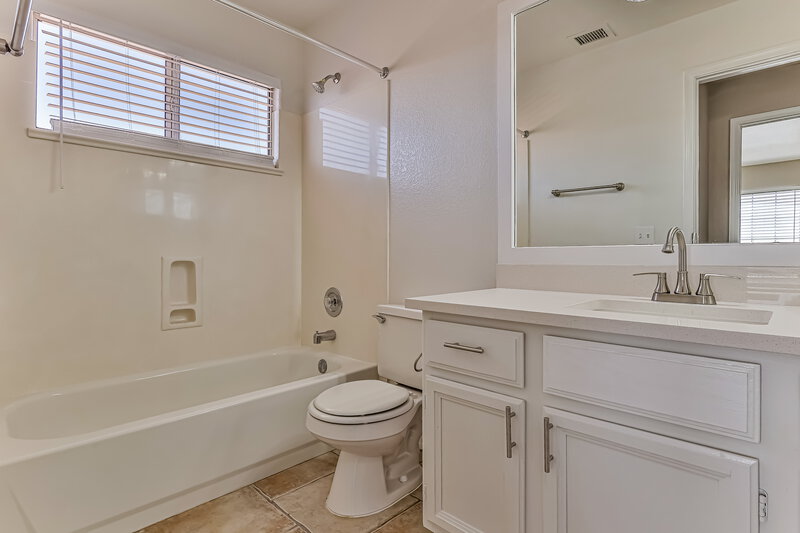 2,505/Mo, 5172 W Kesler Ln Chandler, AZ 85226 Main Bathroom View