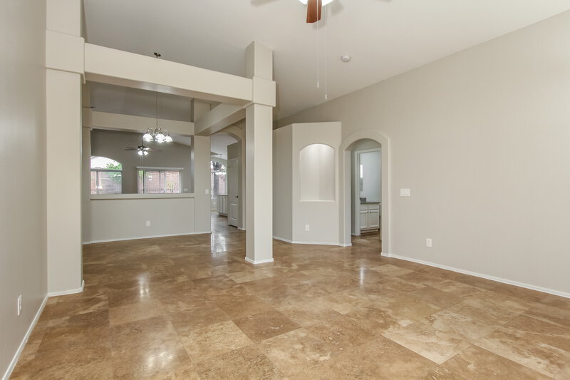 2,455/Mo, 1024 E Tonopah Dr Phoenix, AZ 85024 Living Room View 2