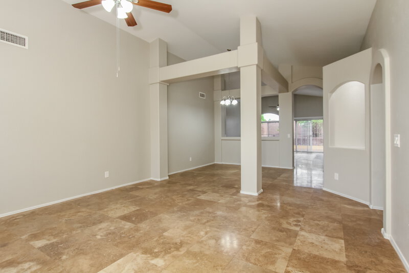 2,455/Mo, 1024 E Tonopah Dr Phoenix, AZ 85024 Living Room View 3
