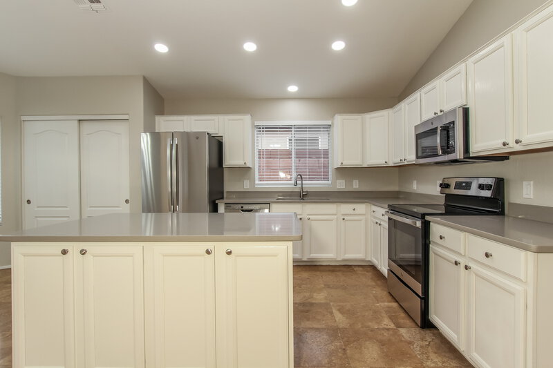 2,455/Mo, 1024 E Tonopah Dr Phoenix, AZ 85024 Kitchen View