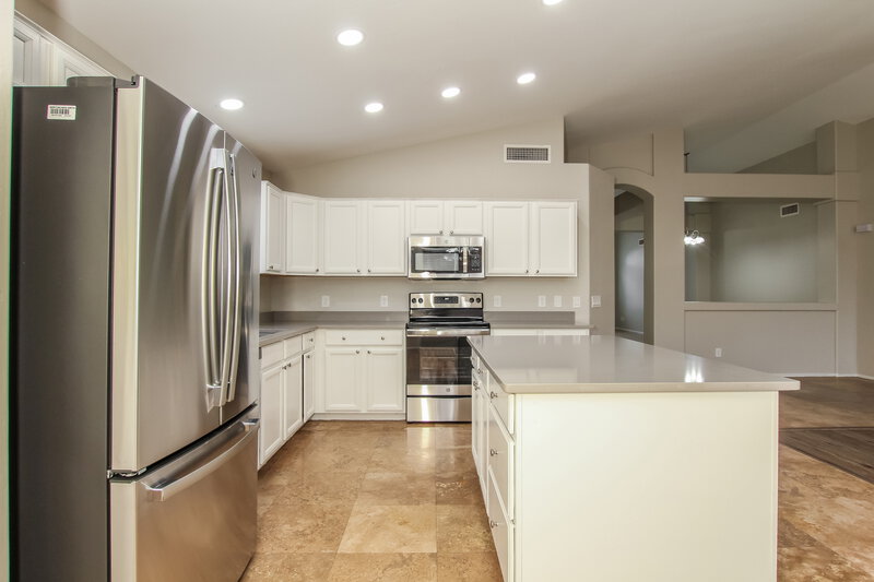 2,455/Mo, 1024 E Tonopah Dr Phoenix, AZ 85024 Kitchen View 2