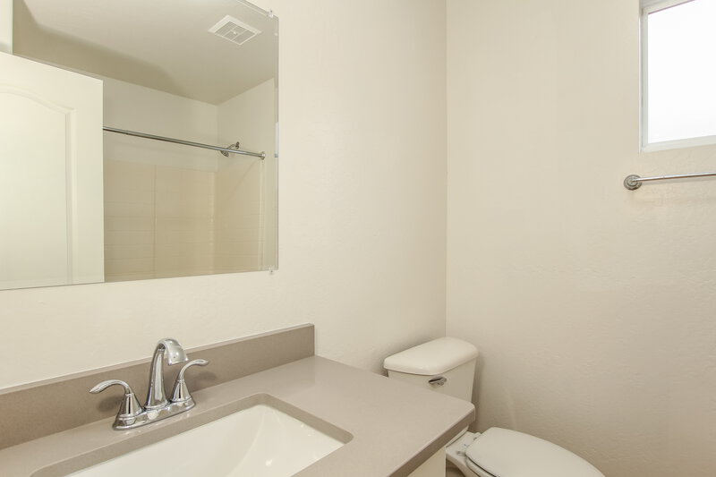 2,455/Mo, 1024 E Tonopah Dr Phoenix, AZ 85024 Main Bathroom View 2