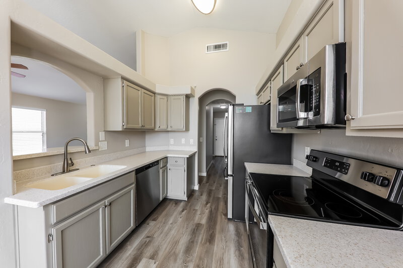 2,340/Mo, 8413 W Bluefield Ave Peoria, AZ 85382 Kitchen View 2