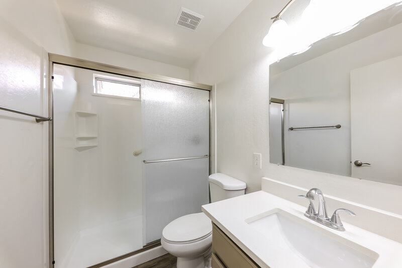 2,340/Mo, 8413 W Bluefield Ave Peoria, AZ 85382 Bathroom View