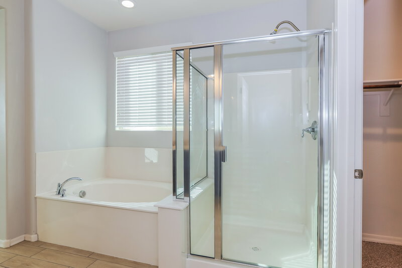 2,315/Mo, 3710 E Robert St Gilbert, AZ 85295 Main Bathroom View 2