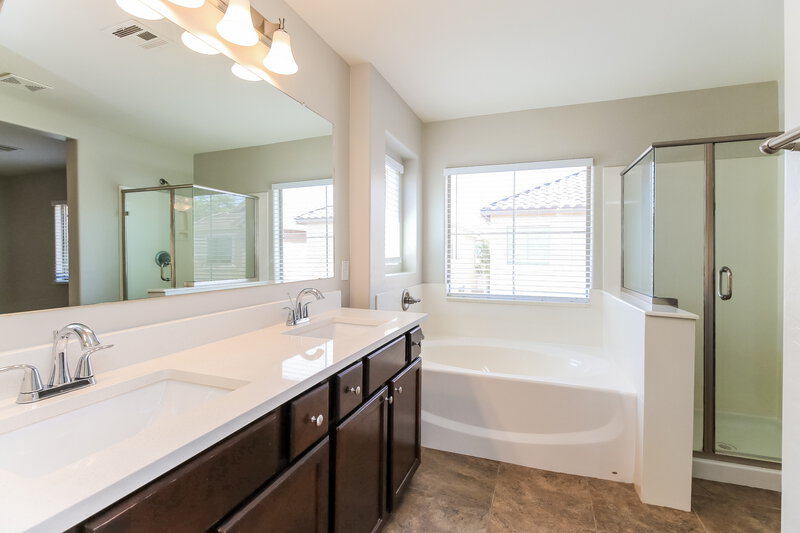 2,300/Mo, 2877 S Key Biscayne Dr Gilbert, AZ 85295 Main Bathroom View