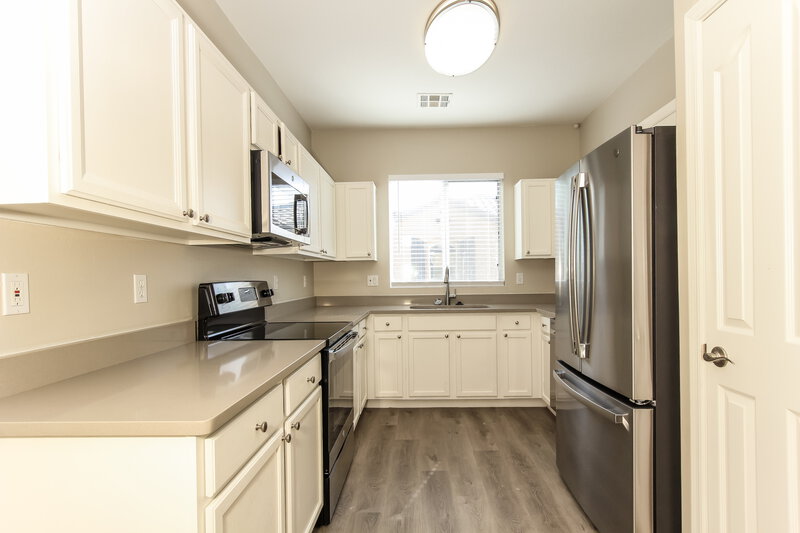 2,055/Mo, 34632 N 30th Ave Phoenix, AZ 85086 Kitchen View