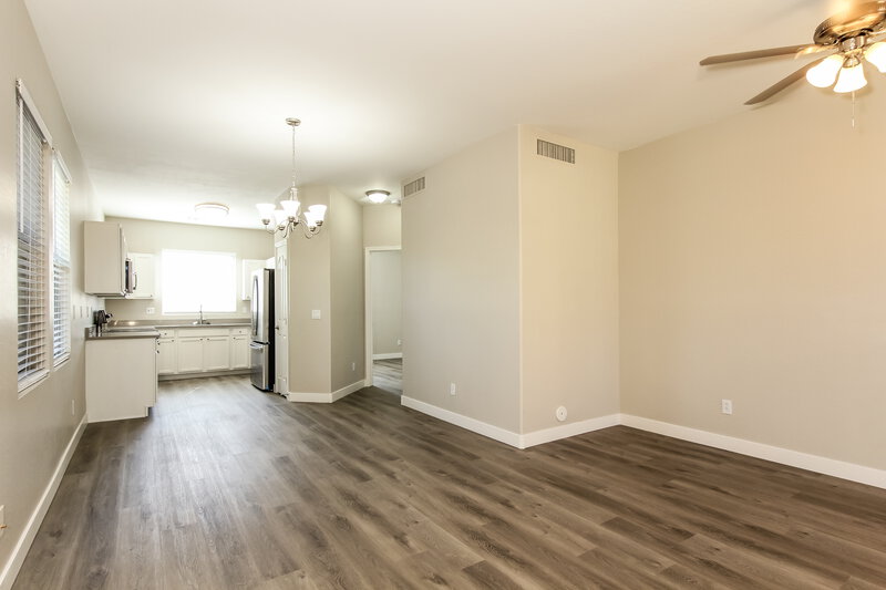 2,055/Mo, 34632 N 30th Ave Phoenix, AZ 85086 Sitting Room View