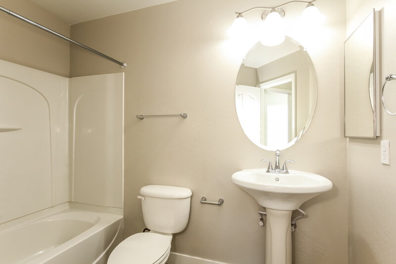 2,055/Mo, 34632 N 30th Ave Phoenix, AZ 85086 Bathroom View