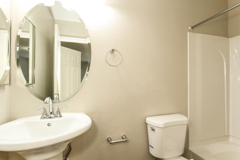 2,055/Mo, 34632 N 30th Ave Phoenix, AZ 85086 Bathroom View 2