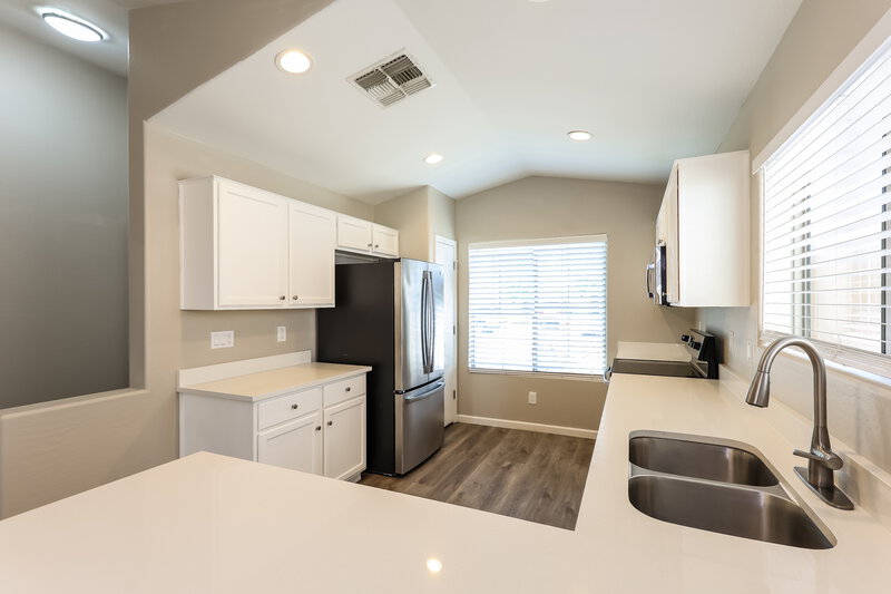 1,980/Mo, 10016 W Gross Ave Tolleson, AZ 85353 Kitchen View 2
