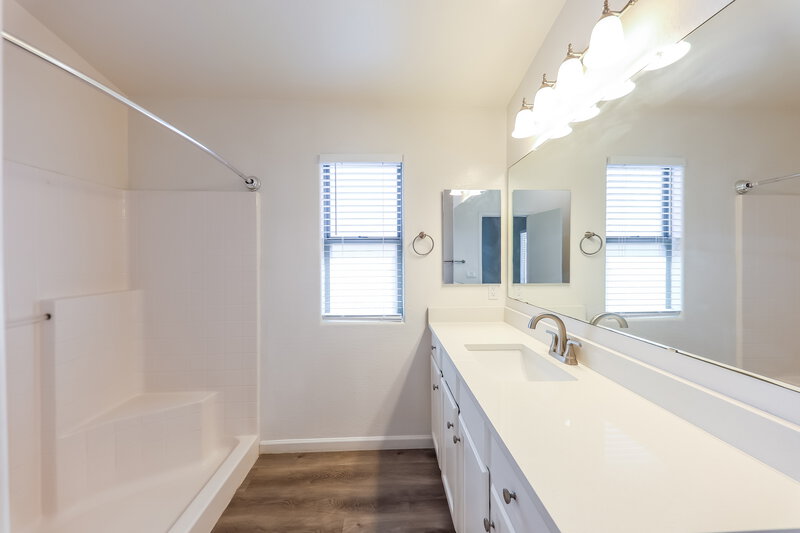 1,980/Mo, 10016 W Gross Ave Tolleson, AZ 85353 Main Bathroom View