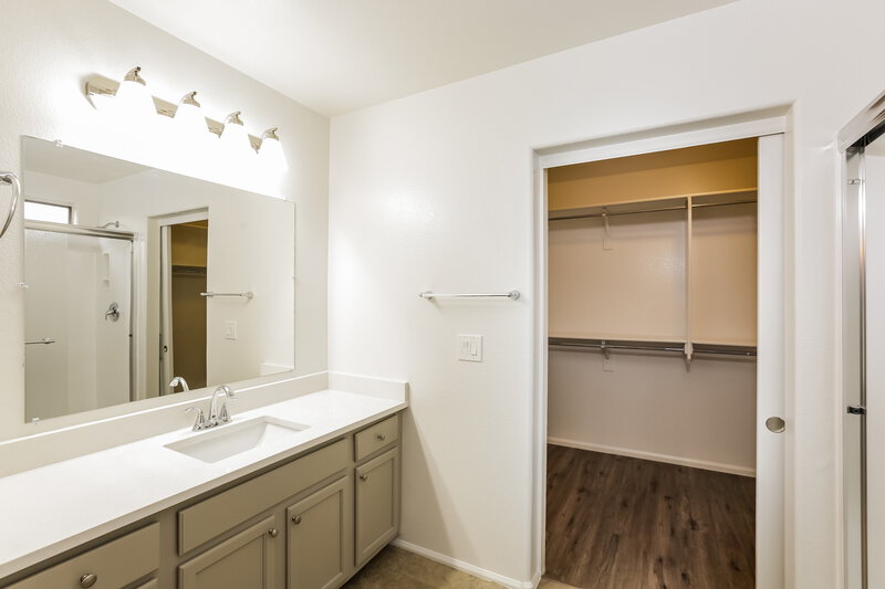2,455/Mo, 4943 W Ardmore Rd Laveen, AZ 85339 Main Bathroom View