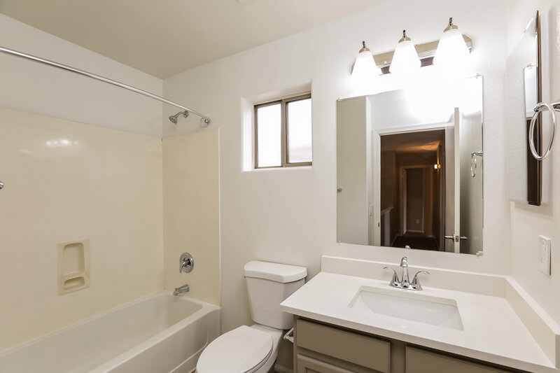 2,455/Mo, 4943 W Ardmore Rd Laveen, AZ 85339 Bathroom View